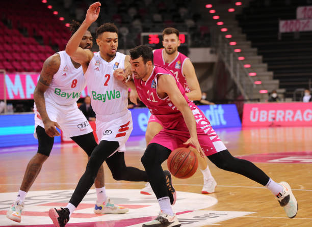 并贡献了多 并贡献了多